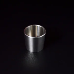 A Puffco Peak atomizer featuring a Wiidz titanium heating chamber designed for the original Puffco Peak device.