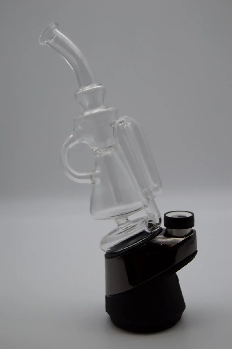 puffco peak pro glass attachment wiidz recycler installed facing west.webp Puffco Peak Pro glass attachment featuring a Wiidz recycler, installed and oriented towards the west, showcasing its sleek design and functionality in a vibrant setting.