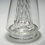 puffco peak glass wiidz original2.0 clear center bottom close up.webp Close-up view of the Puffco Peak Glass Wiidz Original 2.0 featuring a clear center bottom, showcasing its unique design and craftsmanship.