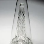 puffco peak glass wiidz original2.0 clear center close up.webp Close-up view of the Puffco Peak Glass Wiidz Original 2.0 featuring a clear center, showcasing exquisite craftsmanship and design details.
