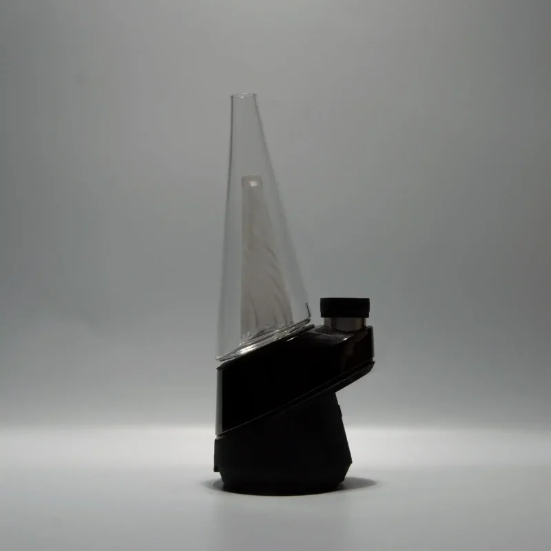 Puffco Peak glass Wiidz original 2.0 attachment installed facing west, showcasing its sleek design and premium quality for enhanced dabbing experience.
